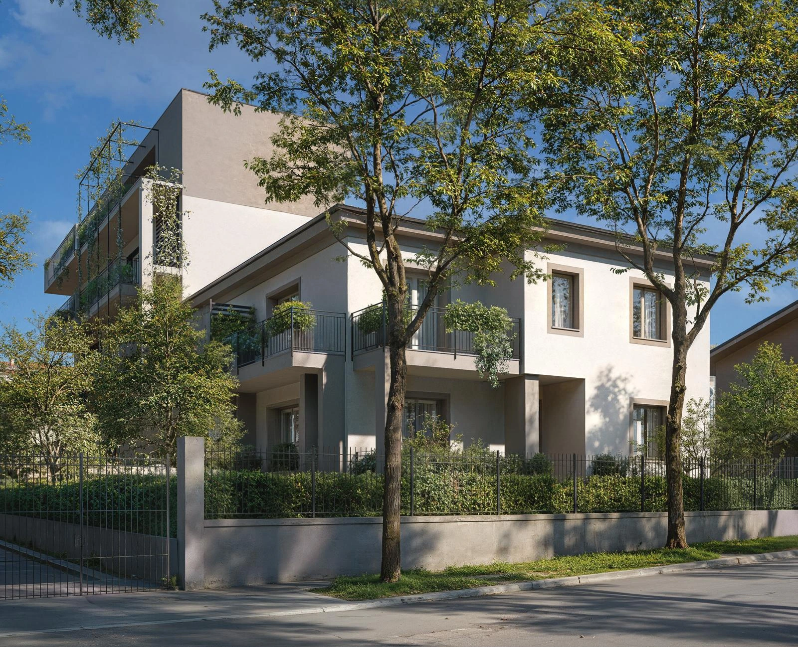 Buonarroti 4, Monza — Vista esterna della villa alberata